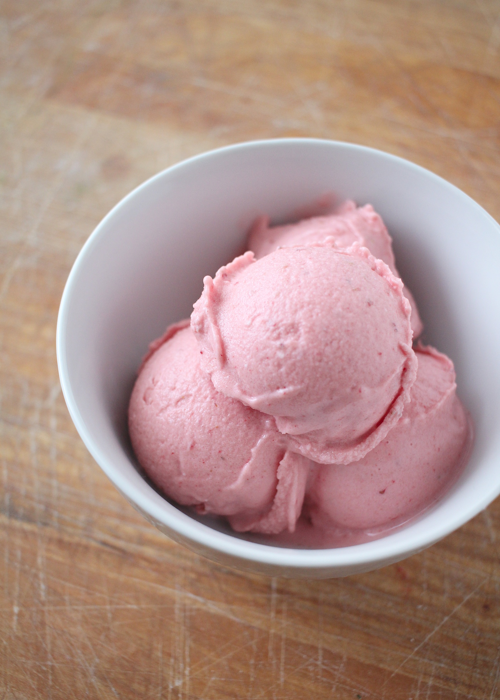 Nice Cream (strawberry yogurt banana ice cream)