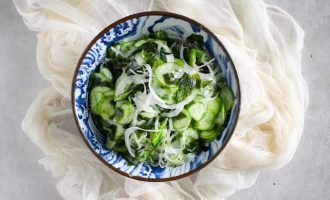 cucumber wakame salad
